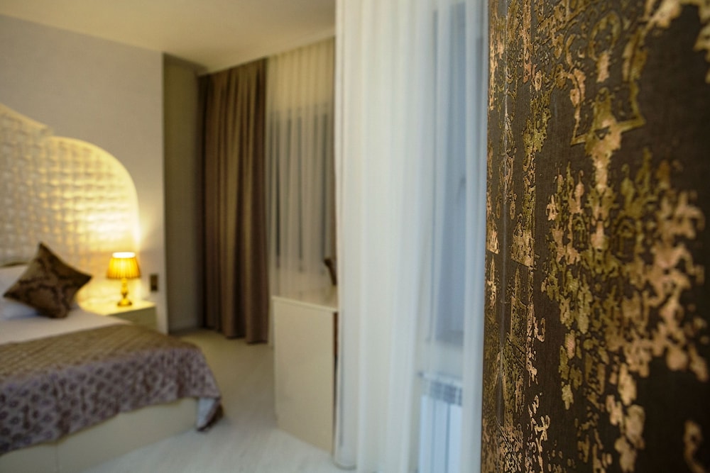 Family Suite, Multiple Beds, Partial Sea View - Photo 6