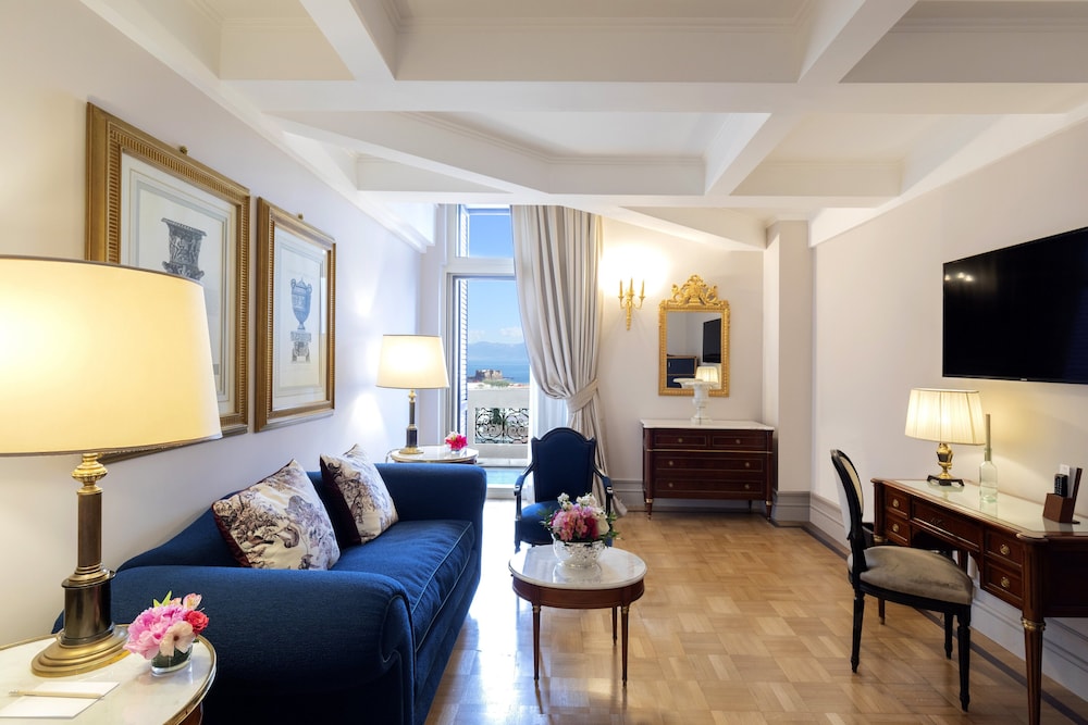 Suite, 1 King Bed, Sea View photo 1