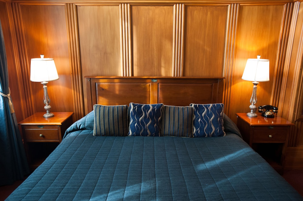 Superior Double Room, 1 King Bed, Jetted Tub photo 3
