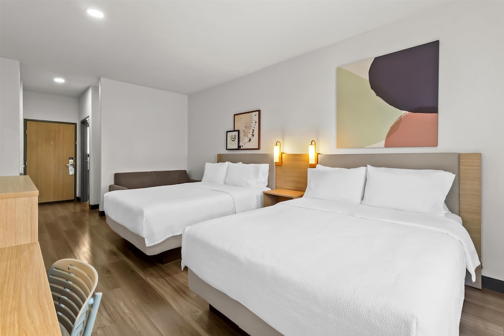 Room, 2 Queen Beds - Photo 6