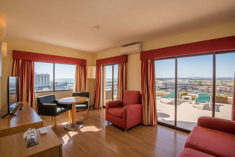 Senior Suite (4 Adults + 2 Children) - Photo 3