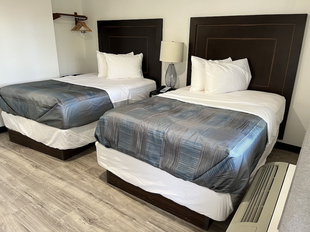 Standard Room, 2 Double Beds, Non Smoking - Photo 2