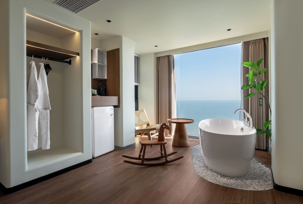 Panoramic Double or Twin Room, Hot Tub, Ocean View photo 1