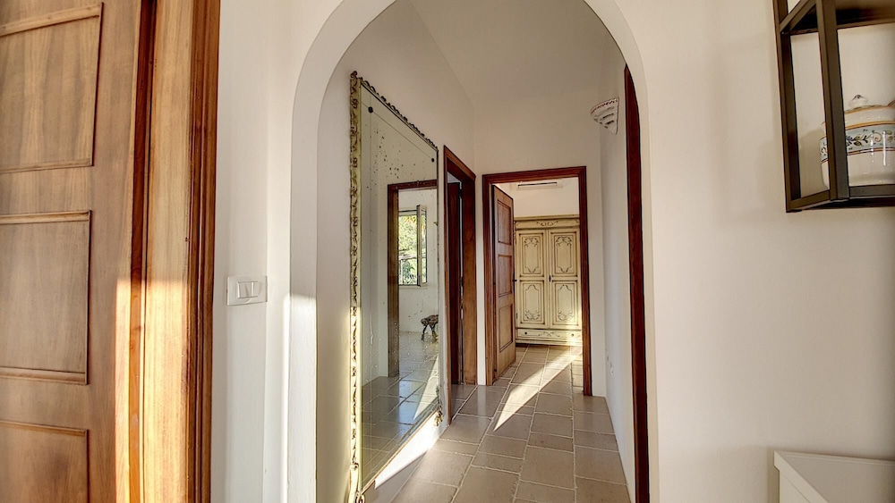 Villa photo 1