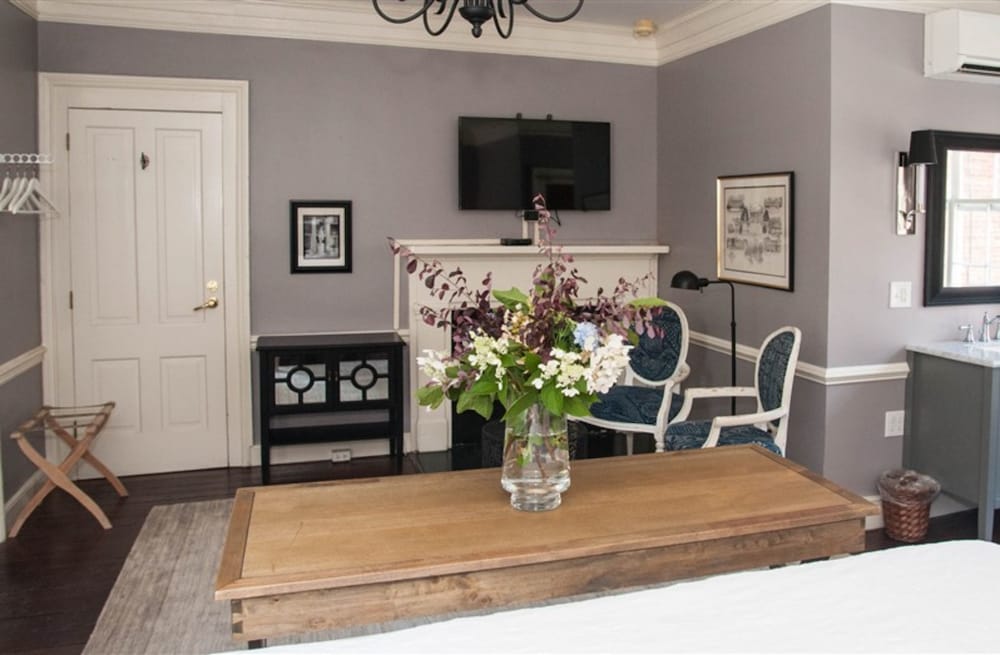 Room, Private Bathroom (6 - Virginia)