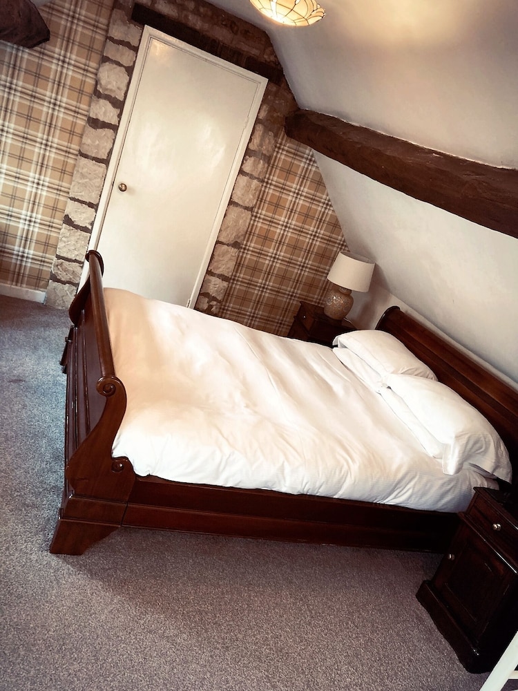 Suite, Ensuite photo 1