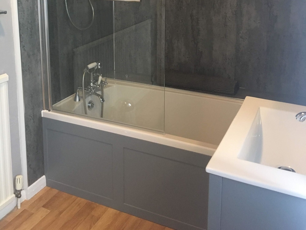 Twin Room, Ensuite ( Mendip View) photo 3