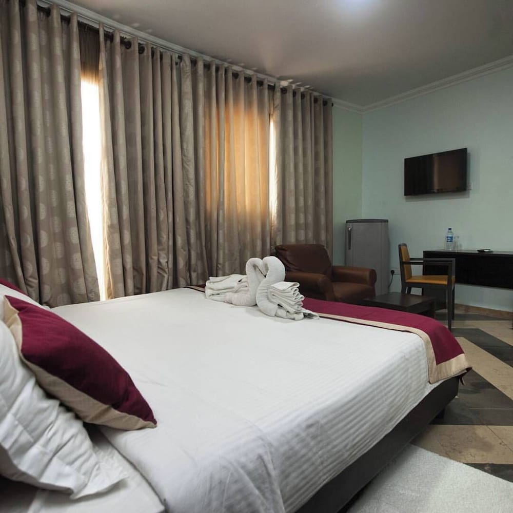 Deluxe Room, Balcony, Lake View photo 3