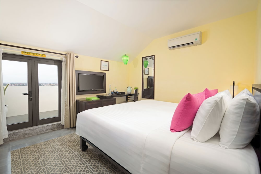 Deluxe Room, 1 Queen Bed, Balcony (Rooftop Room, Riverside View) - Photo 6