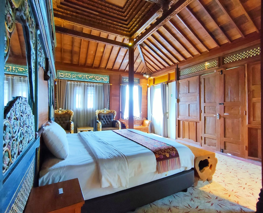 Family Cottage, 1 King Bed, Garden View, Courtyard Area photo 3