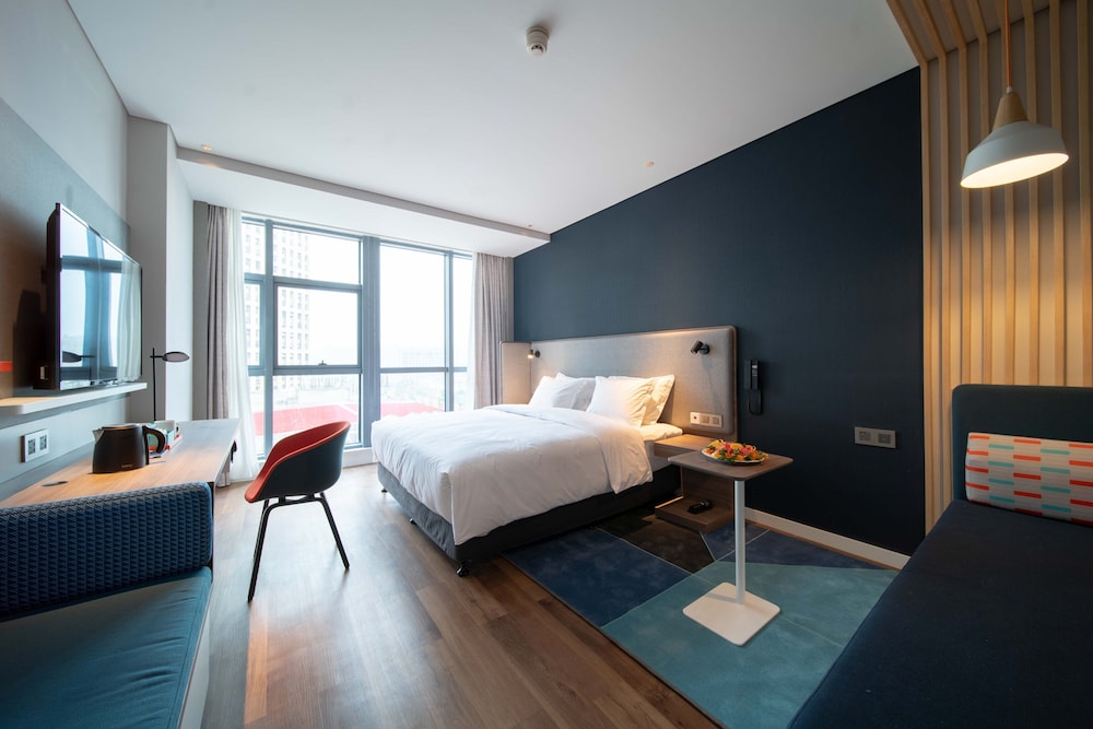 Standard Room, 1 King Bed - Photo 1