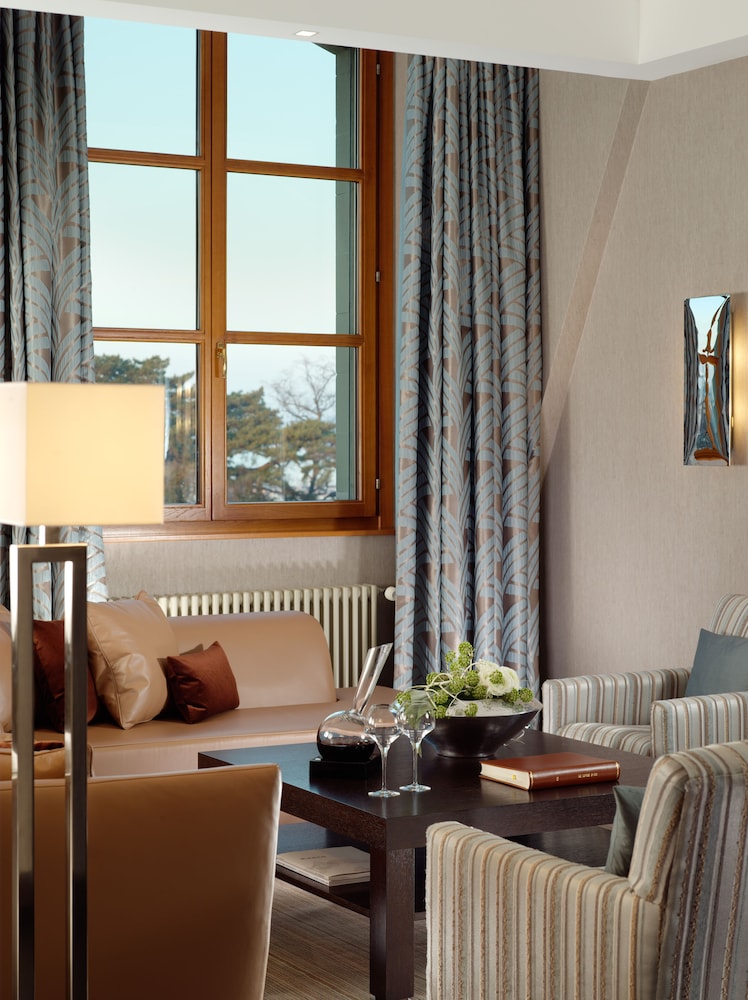 Suite (Lake Geneva) photo 2