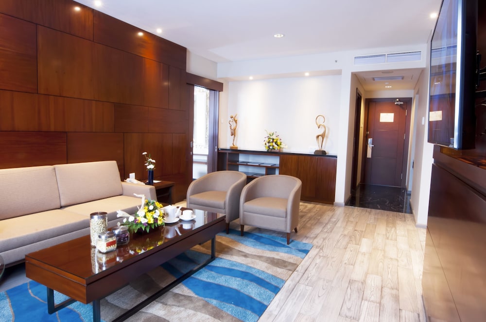 Royal Suite photo 2