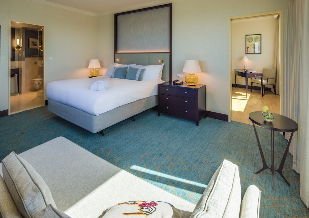 Suite, 1 Bedroom, Club Lounge Access - Photo 2