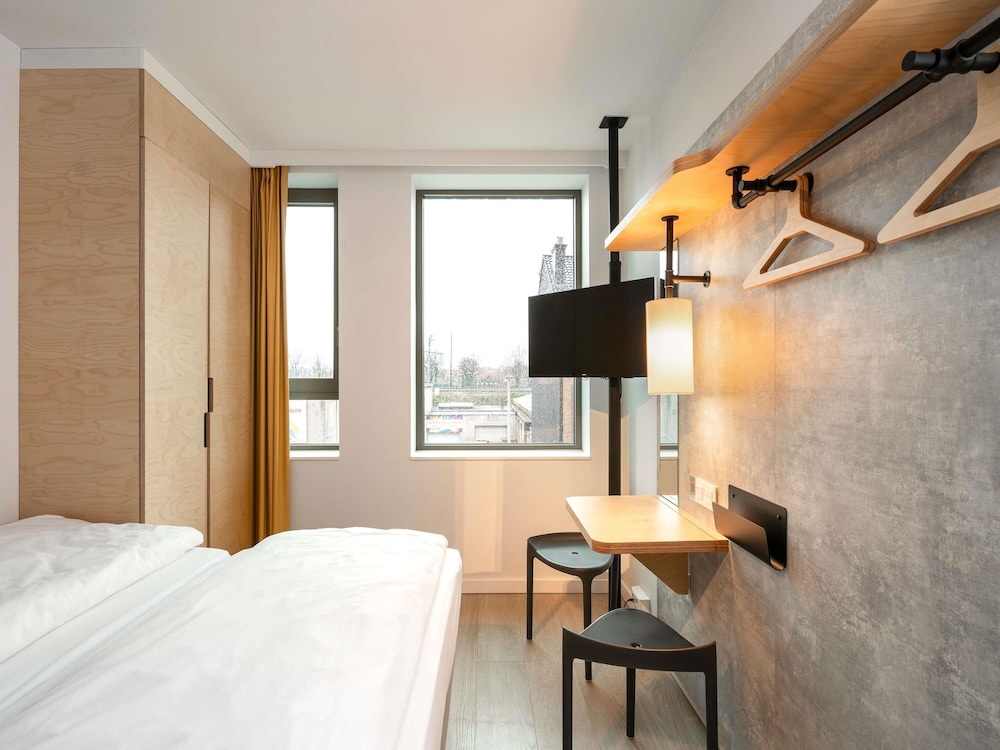 Standard Room, 3 Twin Beds photo 2