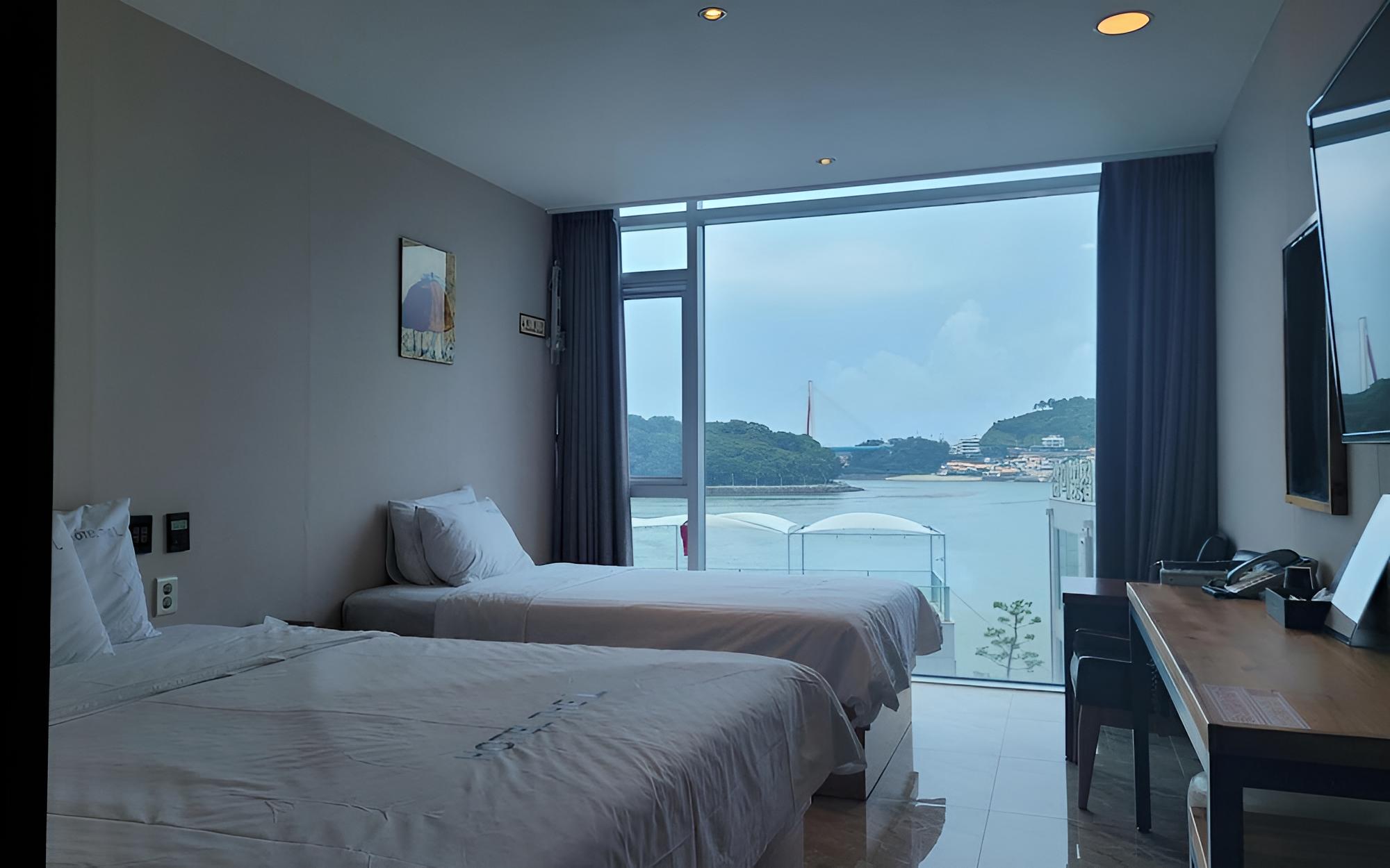 Room (Twin City View) photo 1