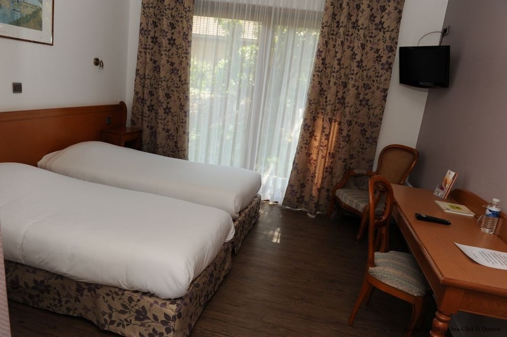 Twin Room - Photo 2