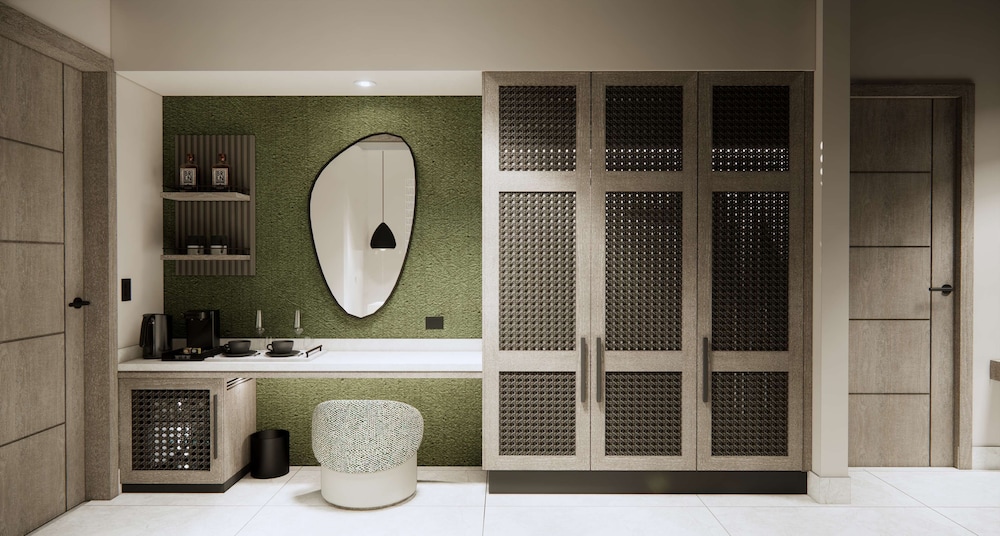 Room, 1 King Bed, Roll-in Shower (Tropical View, Mobility Access) - Photo 2