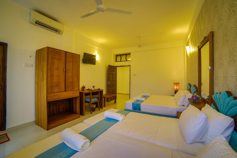 Luxury Triple Room, Multiple Beds, City View