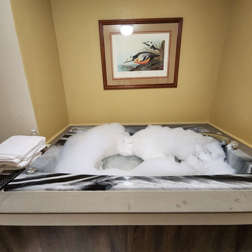 Romantic Room, 1 King Bed, Non Smoking, Jetted Tub photo 1