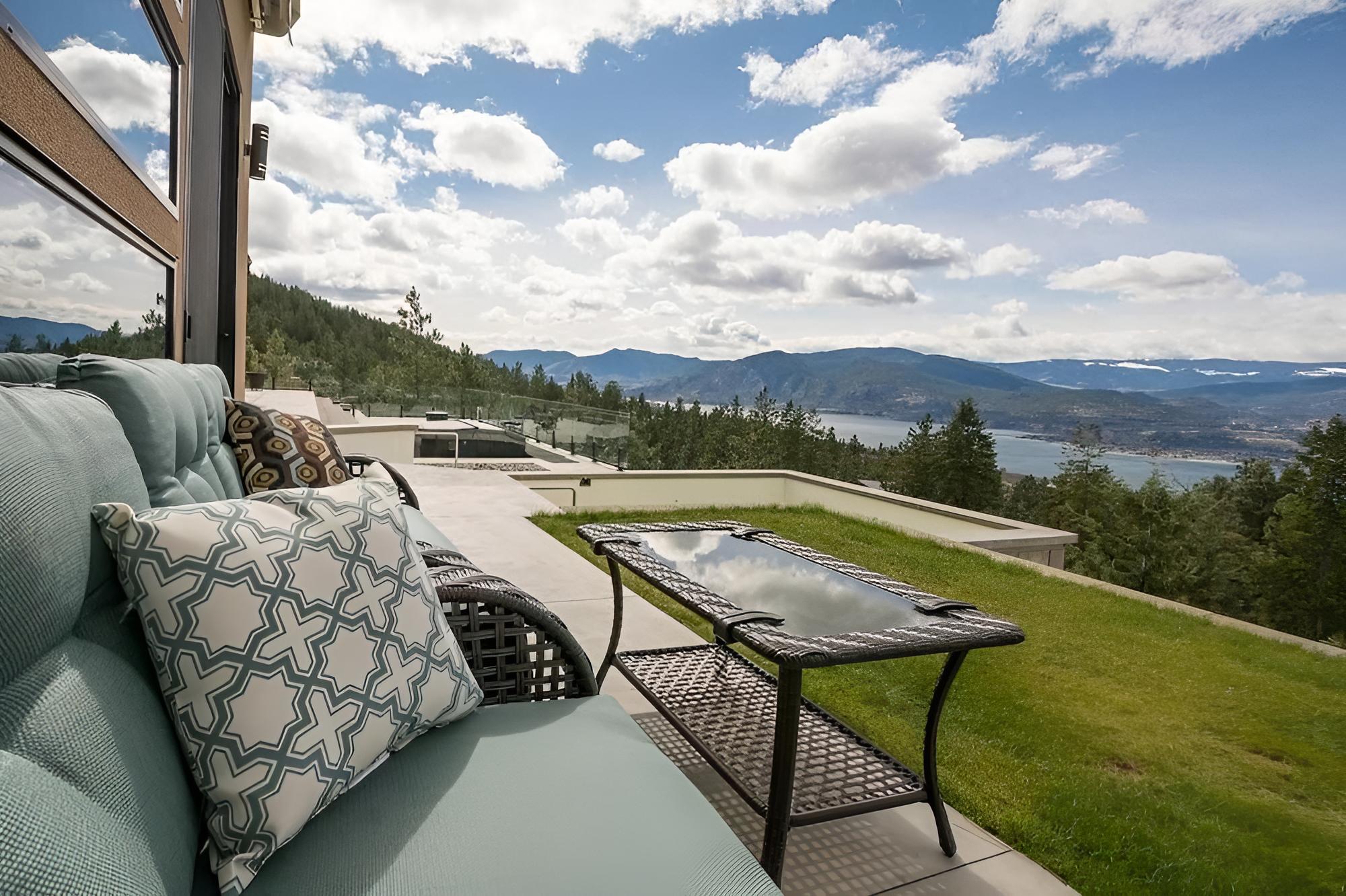 Deluxe Room, 1 Queen Bed, Lake View photo 2