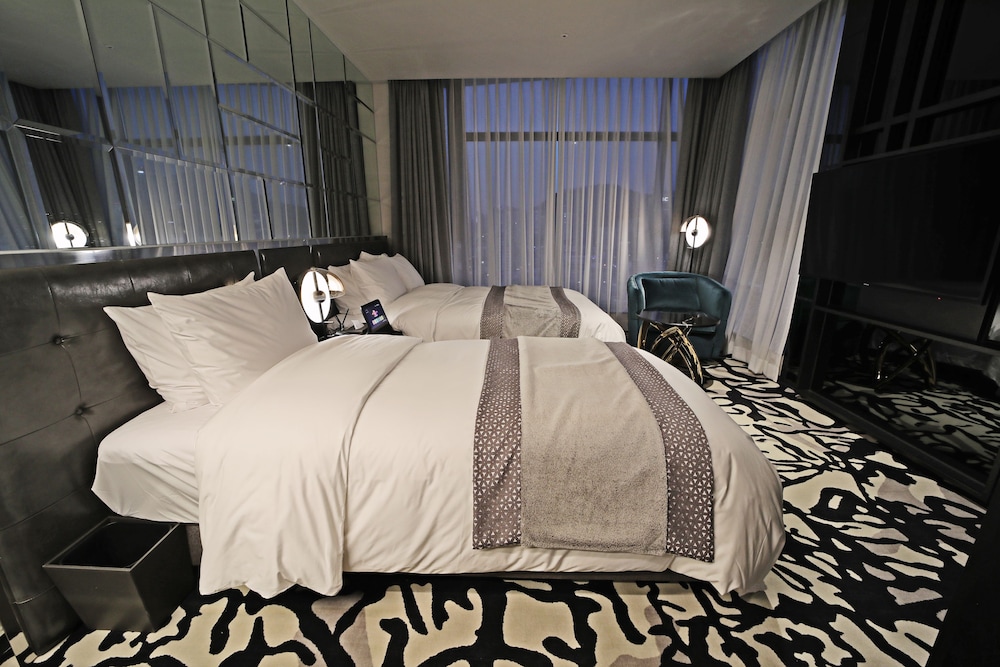 Signature Twin Room photo 2