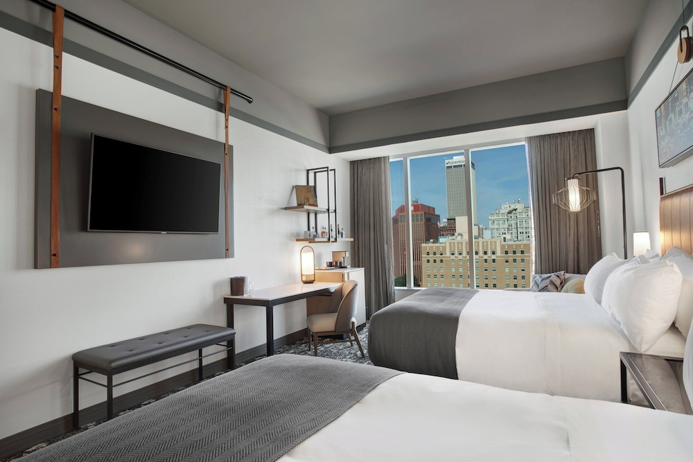 Room, 2 Queen Beds, City View (Mobility Accessible, Roll-in Shower) - Photo 4