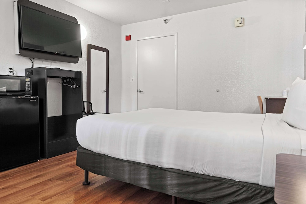 Deluxe Double Room, 1 Queen Bed, Non Smoking photo 2