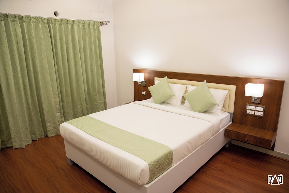 Executive Room - Photo 10