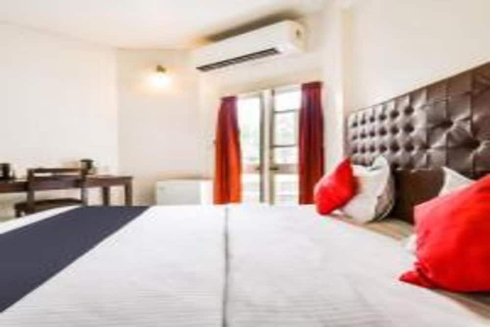 Deluxe Room, 1 Queen Bed, City View - Photo 3