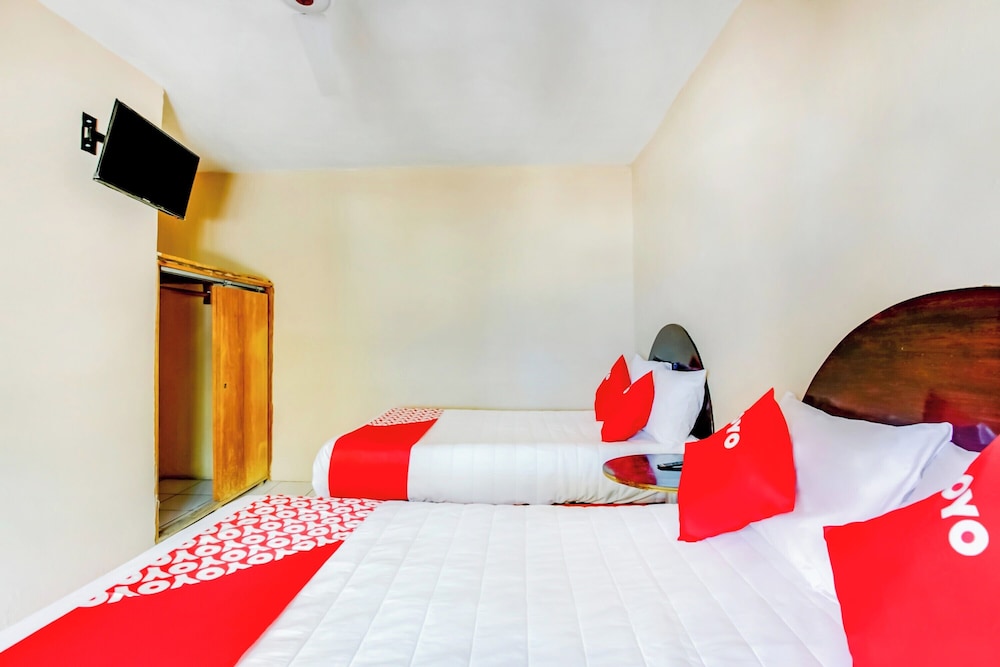 Standard Room, 2 Queen Beds photo 3