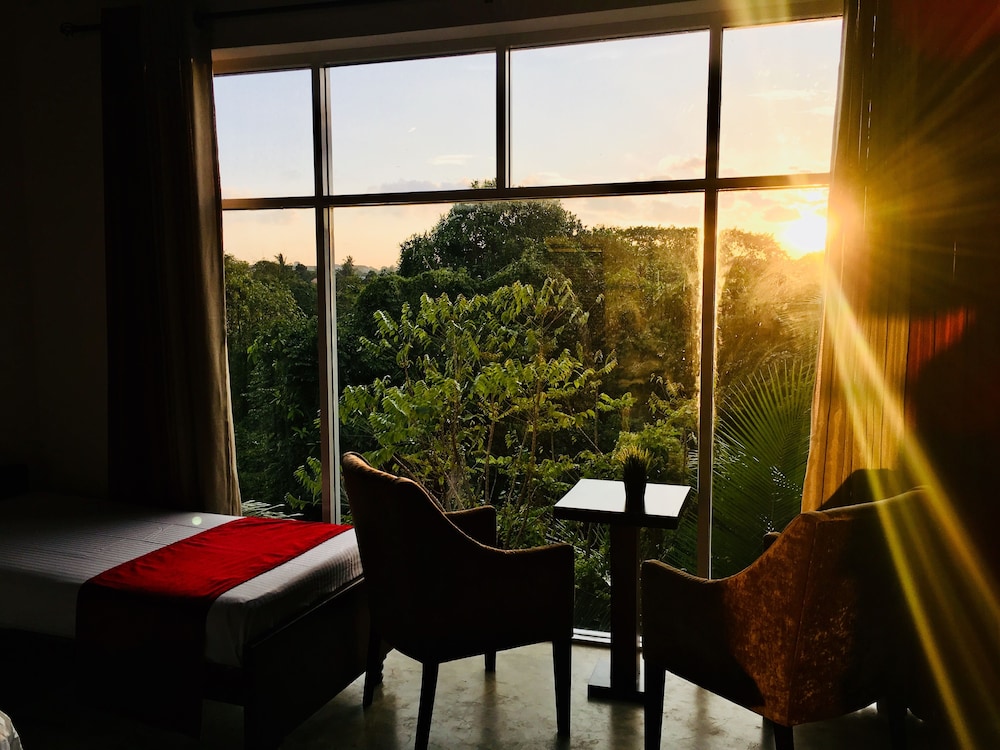 Superior Suite, Multiple Beds, Balcony, Lake View photo 3