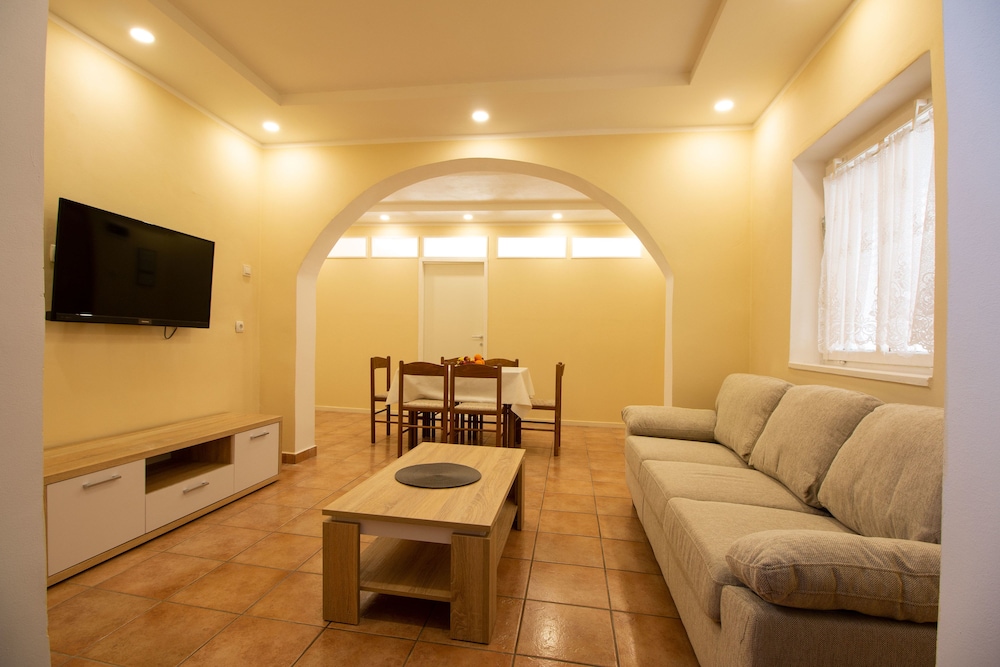 Apartment, 3 Bedrooms, Balcony photo 1