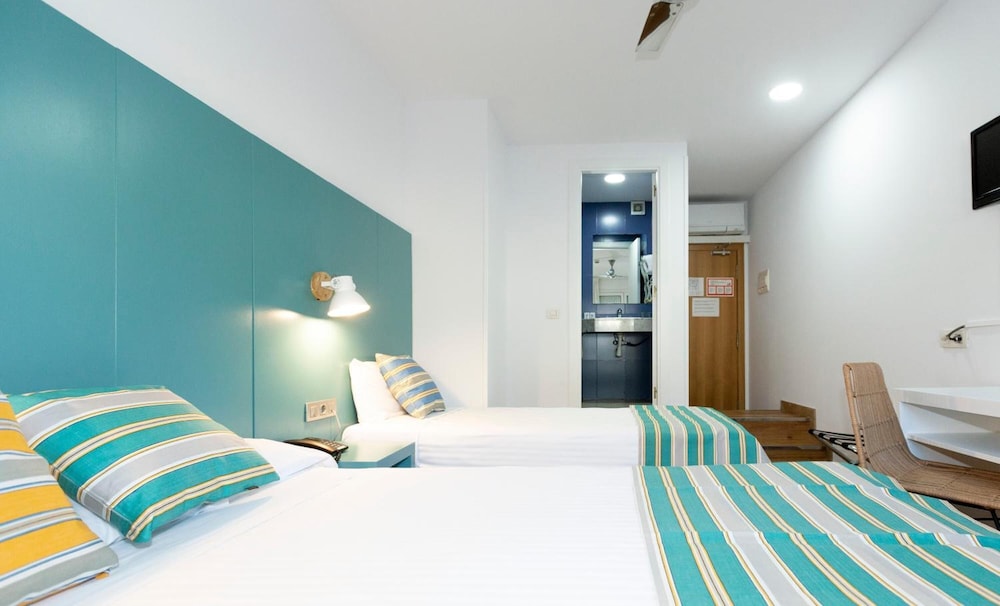 Standard Twin Room, City View photo 2