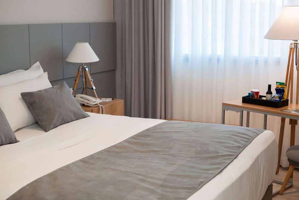 Room, 1 King Bed, Non Smoking - Photo 3