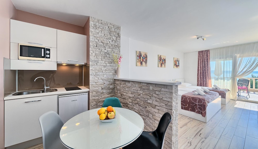Family Studio, Sea View