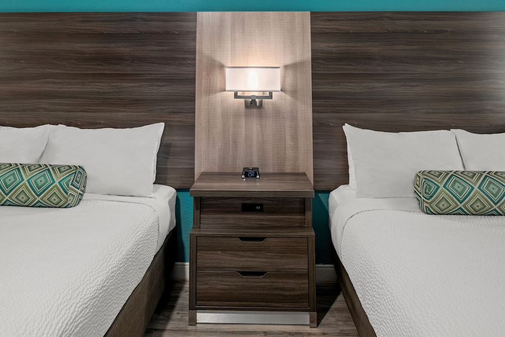 Single Room, 2 Queen Beds, Accessible photo 2