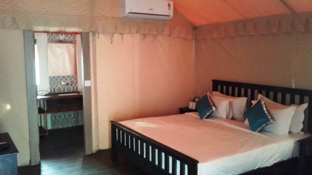 Premium Cottage, 1 King Bed, Accessible, Garden View photo 1