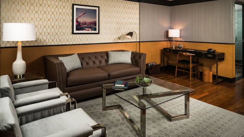 Premium Suite, 1 King Bed with Sofa bed thumbnail 5