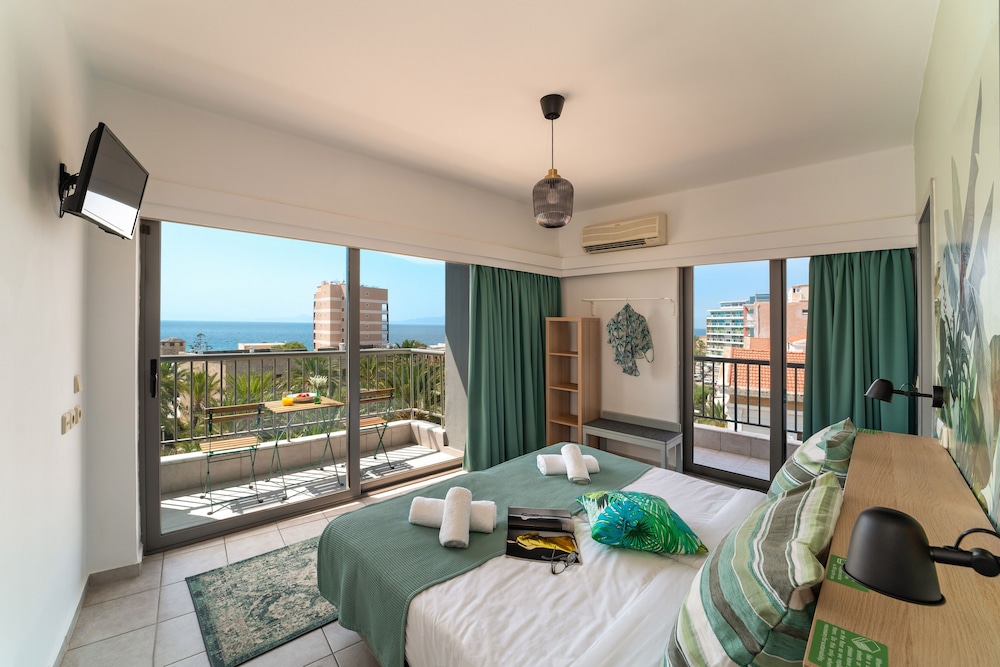 Room, 2 Bedrooms, Sea View photo 1