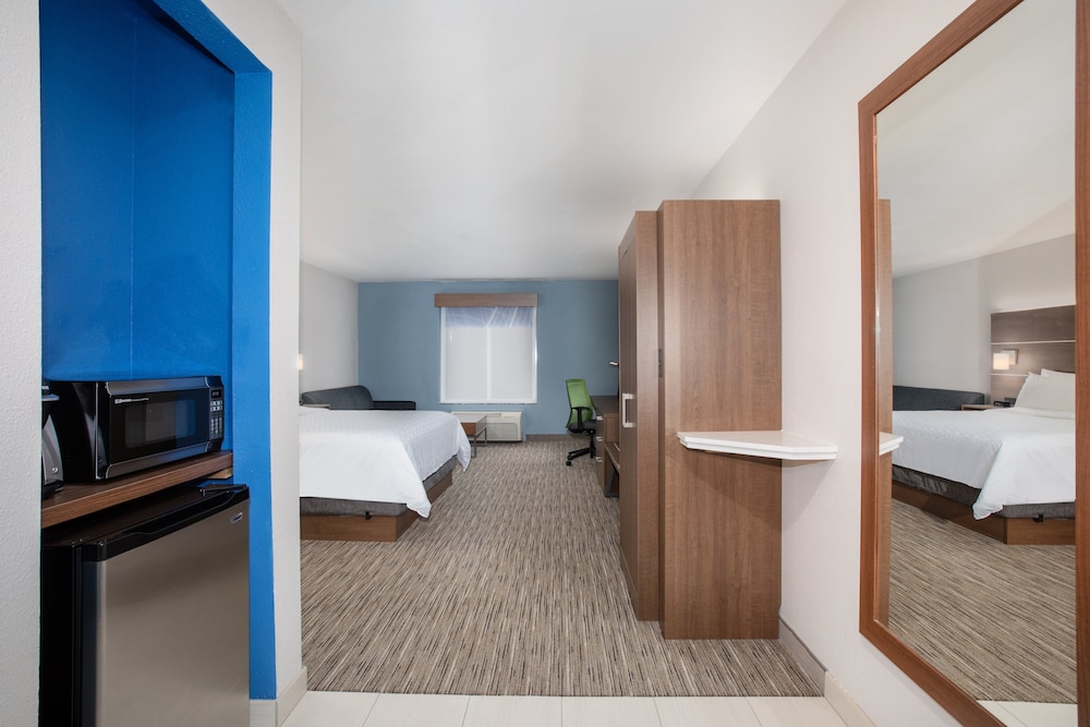 Room, 2 Queen Beds - Photo 2