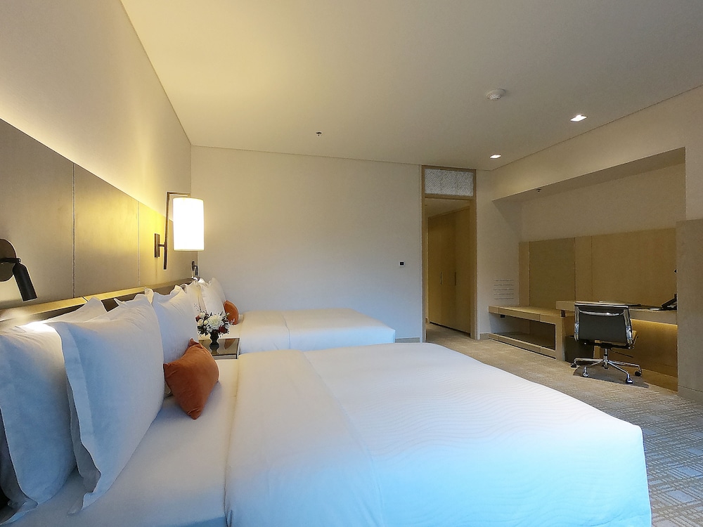 Room, 2 Double Beds photo 2