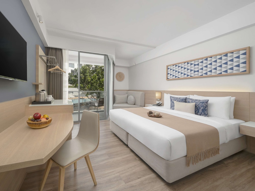 Superior Room, 1 King Bed, Balcony, Pool View - Photo 1