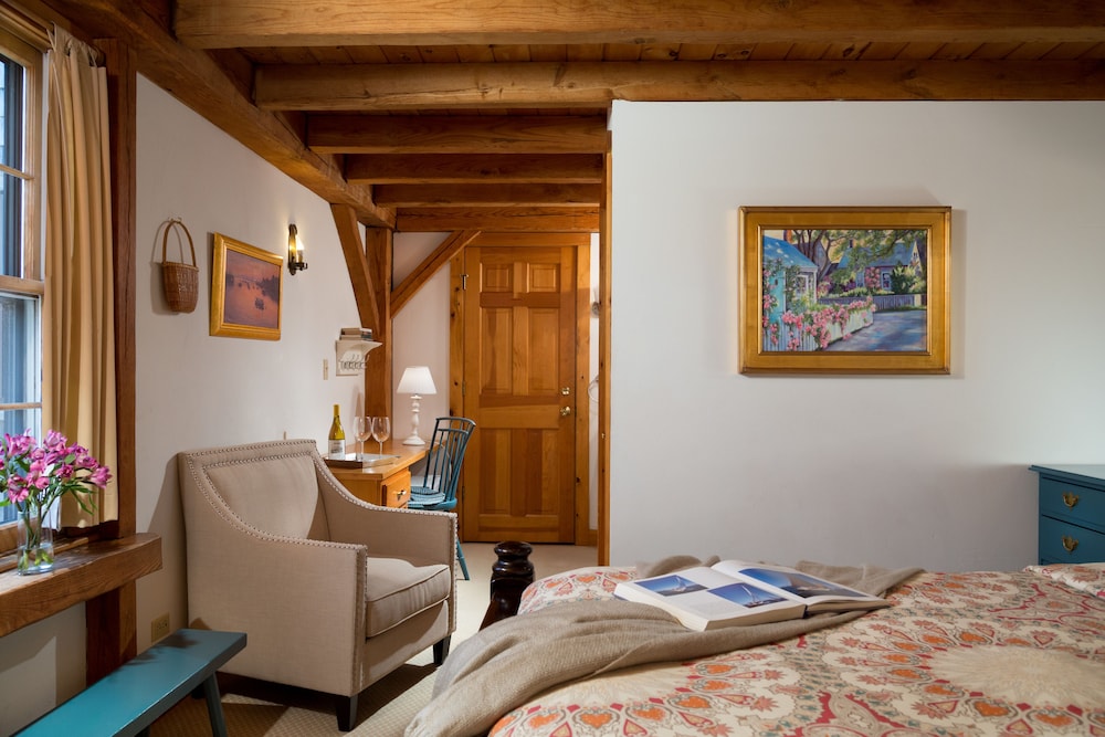 Premium Room, 1 King Bed photo 2