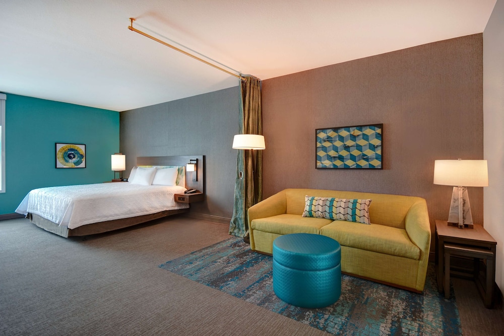 Studio, 1 King Bed, Accessible, Bathtub - Photo 1
