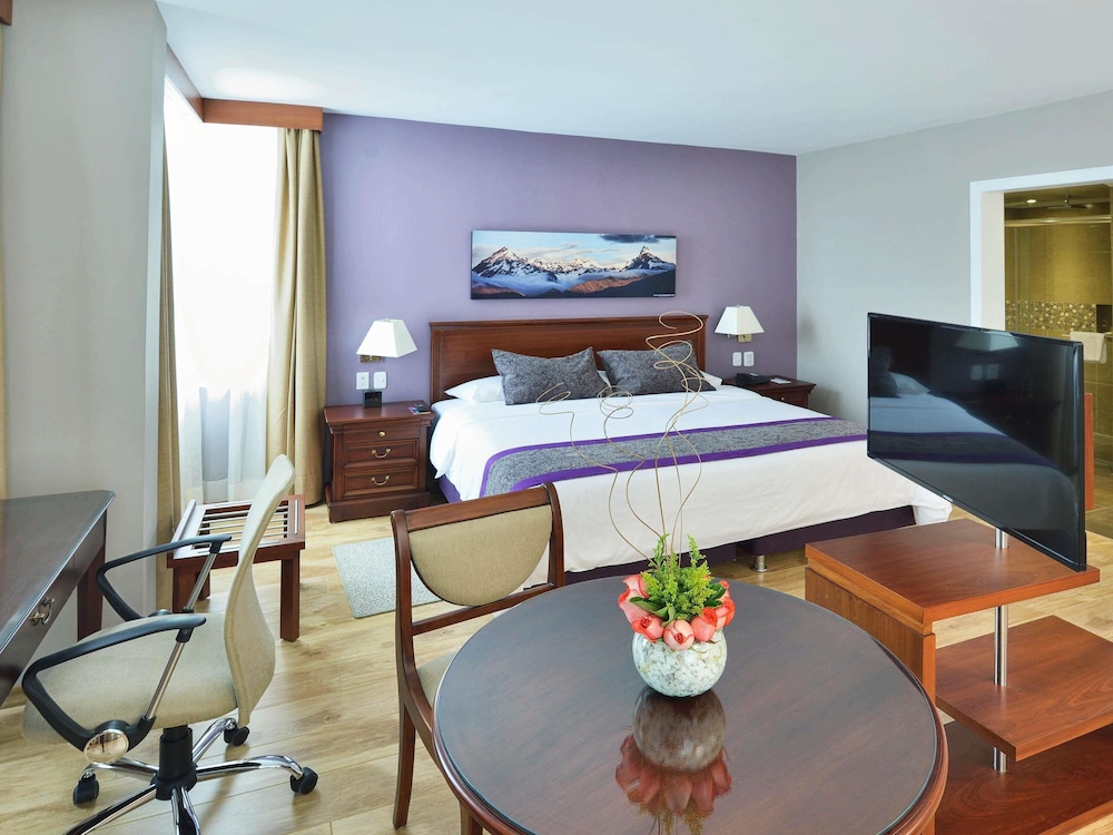 Executive Suite, 1 Queen Bed - Photo 1