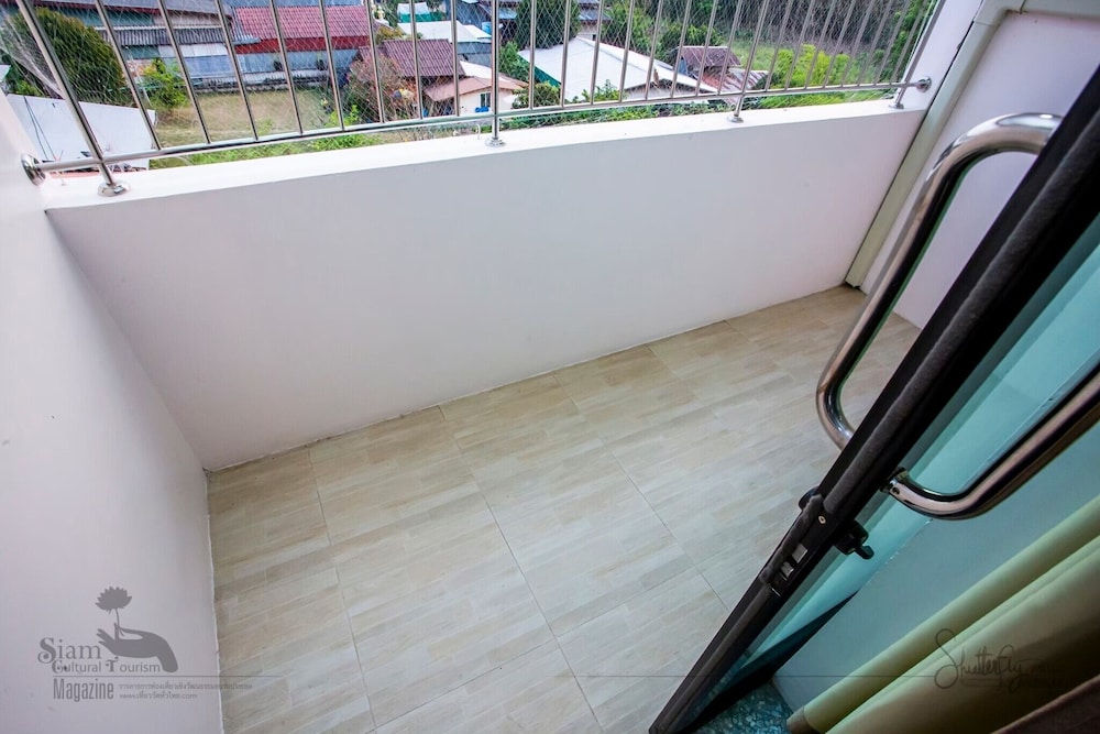 Deluxe Triple Room photo 3