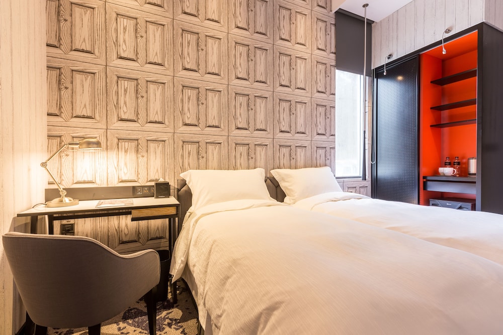 Classic Twin Room, 2 Twin Beds, Ground Floor photo 3