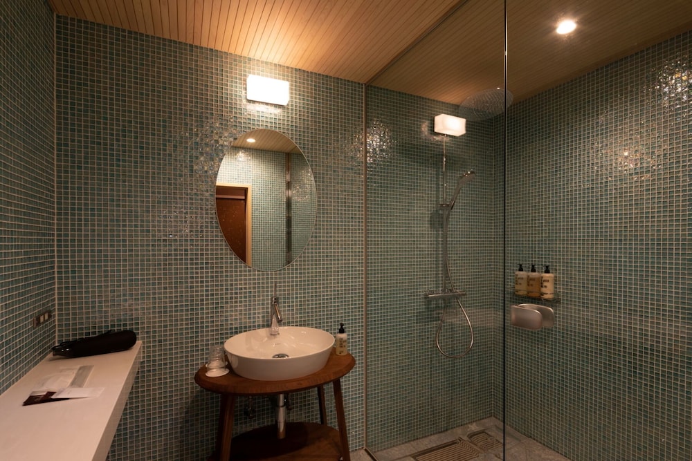Standard Twin Room without bathtub (CHAYA 203) photo 3