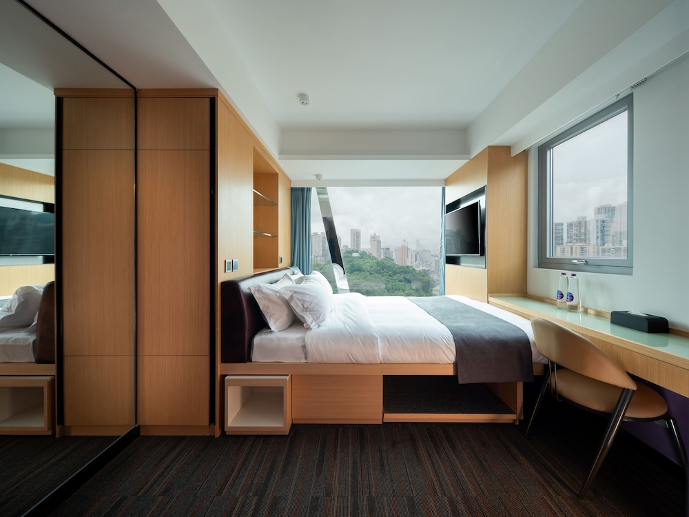 Hi-View Studio Room